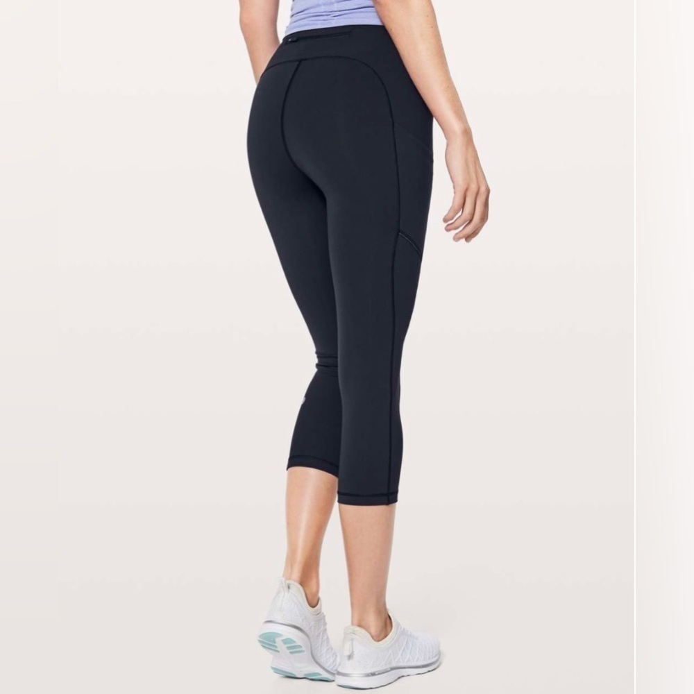 Lululemon - Speed Up Crop 21"